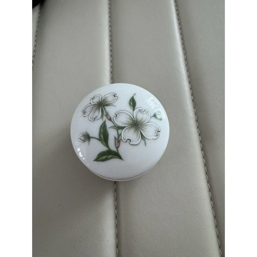LEFTON CHINA VINTAGE HAND PAINTED PORCELAIN TRINKET BOX